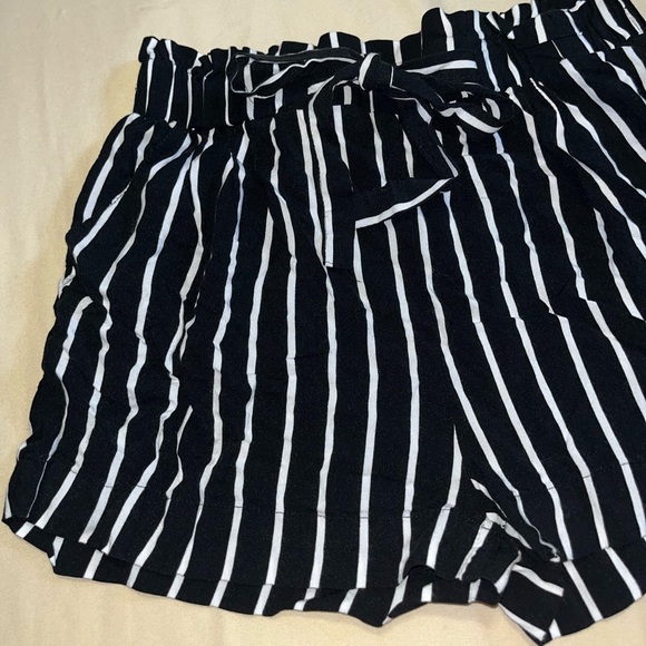 Women’s striped shorts - Picture 3 of 11